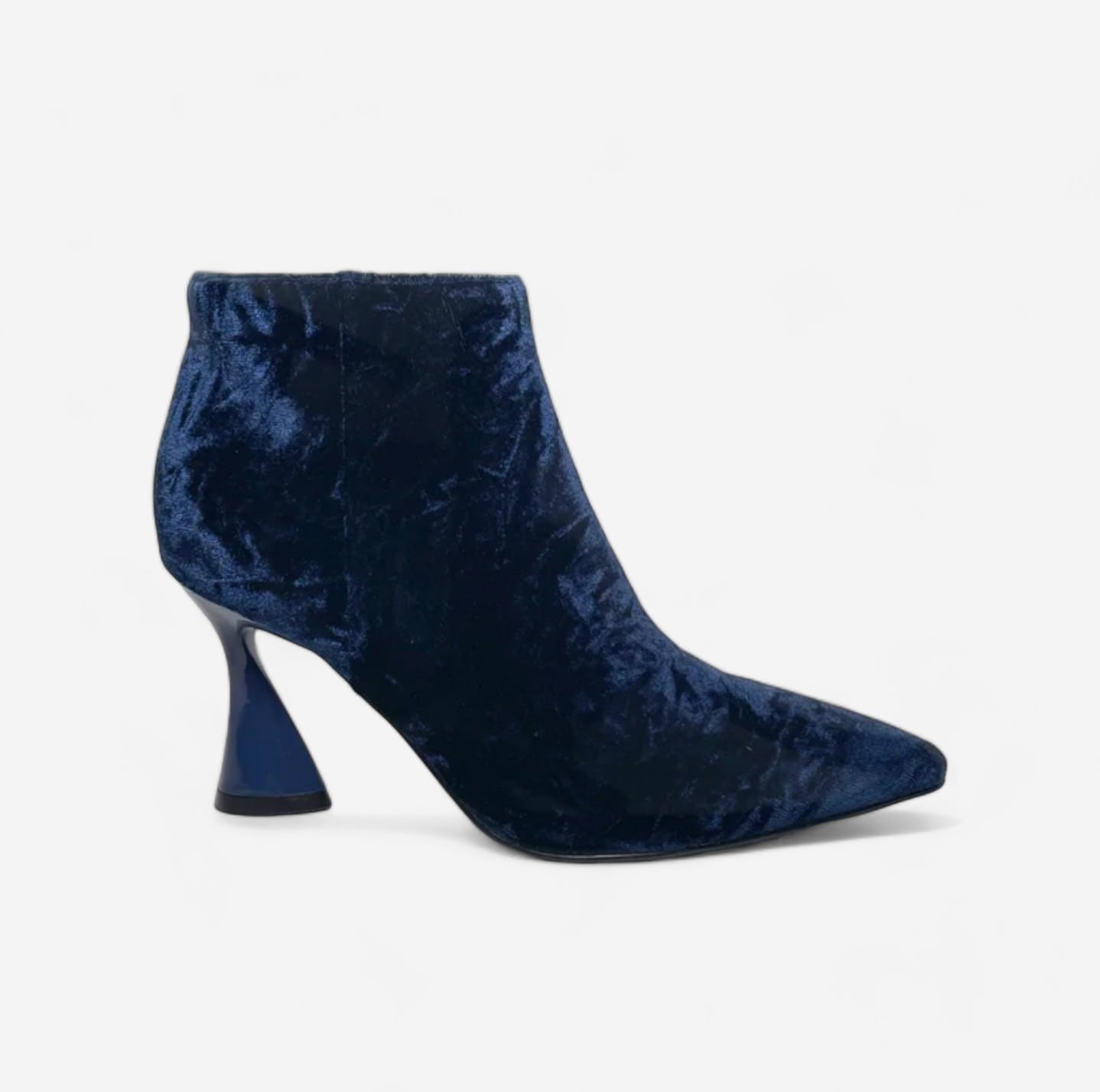 Jeannot boot with blue velour tip