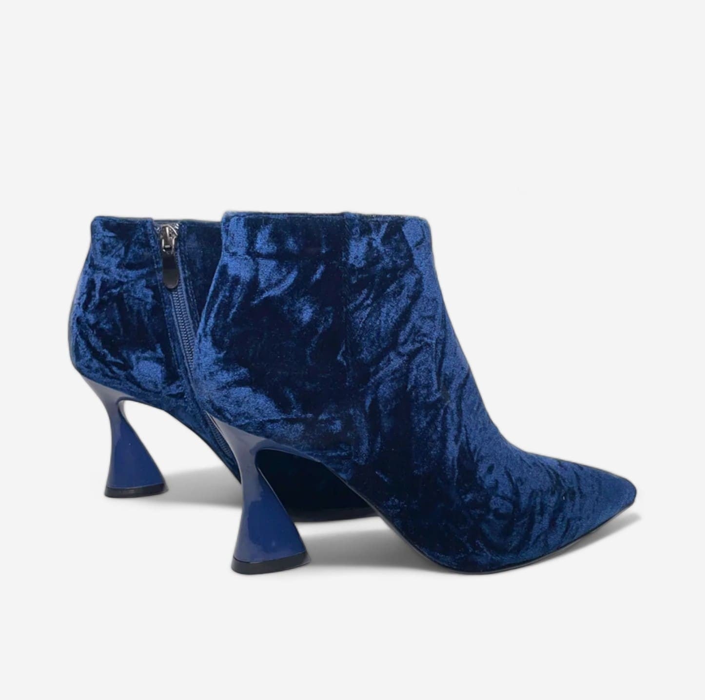 Jeannot boot with blue velour tip