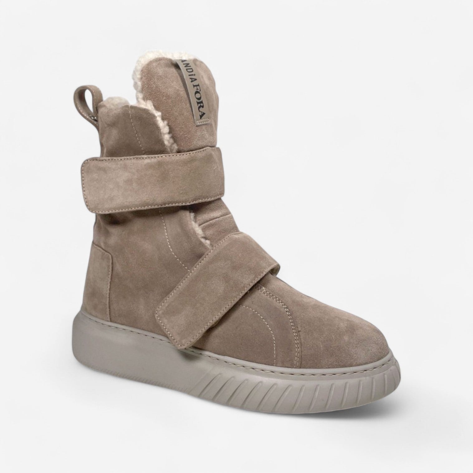 Andia Fora beige furry boot