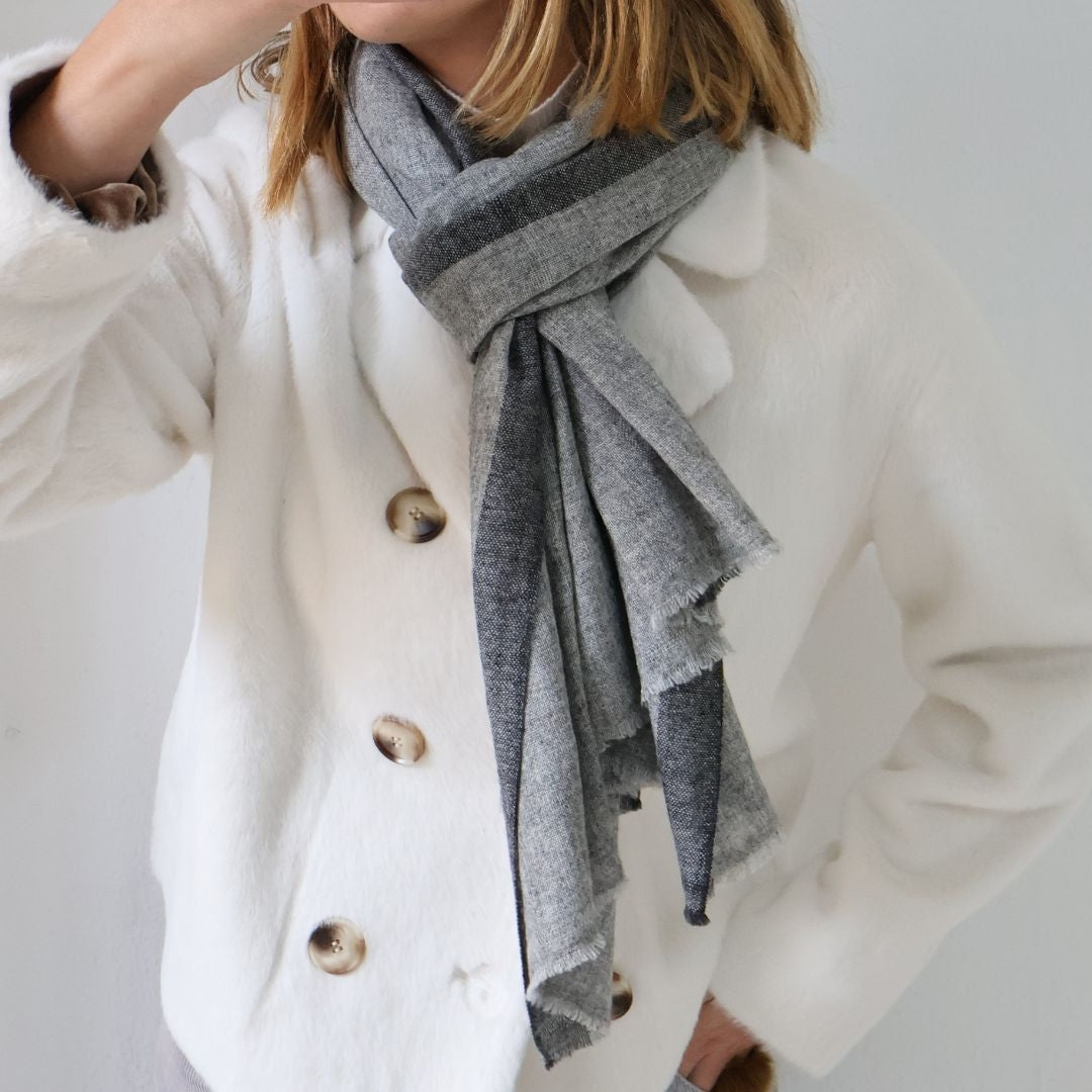 Pashmina Cashmere gris y raya gris