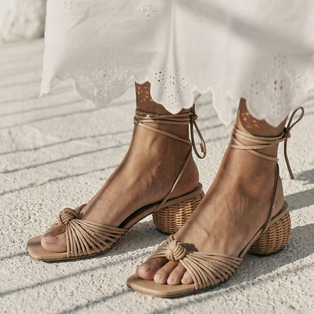 Sandalia Claire Charlotte Eloise cordones